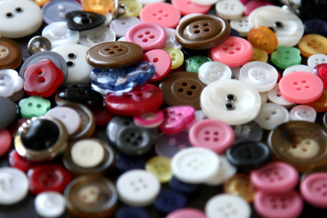 4 Ways That Shank Buttons Differ From Flat Buttons - Fibre2Fashion